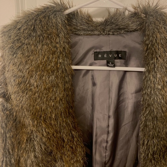 Revue Faux Fur Vest Size Small - Picture 4 of 6